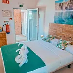 Oasis Backpackers Sintra Surf Hostel *