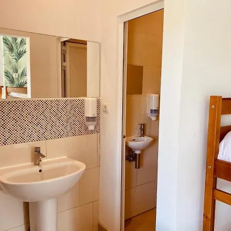 Oasis Backpackers Sintra Surf Hostel