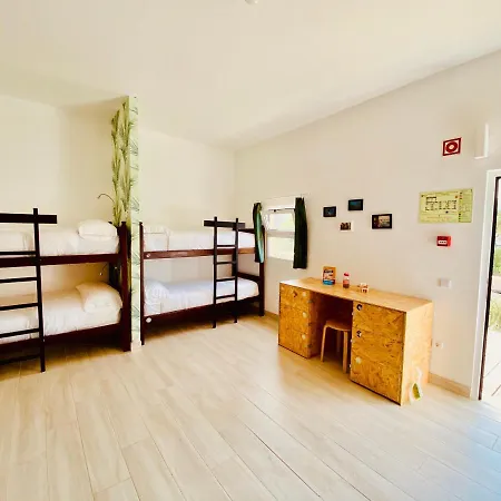 Oasis Backpackers Sintra Surf Hostel *