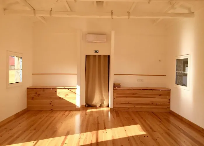 Oasis Backpackers Sintra Surf Hostel *