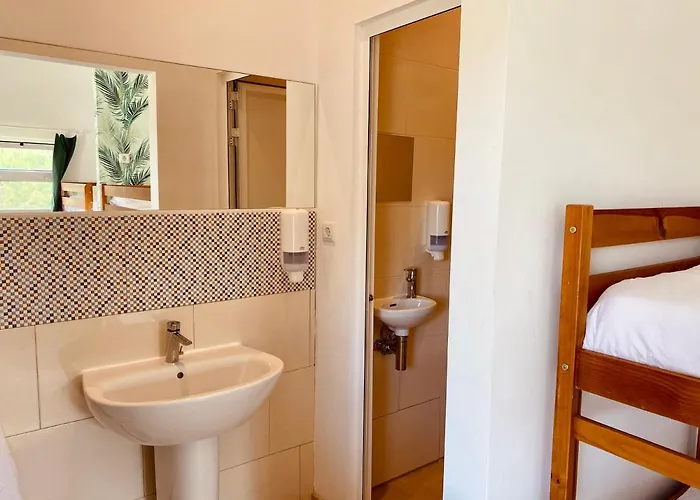 Oasis Backpackers Sintra Surf Hostel