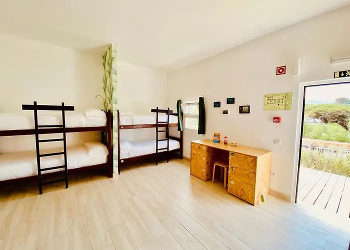 Oasis Backpackers Sintra Surf Hostel *